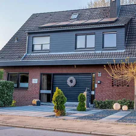 Helles Mit Eigenem Stellplatz * Mülheim an der Ruhr